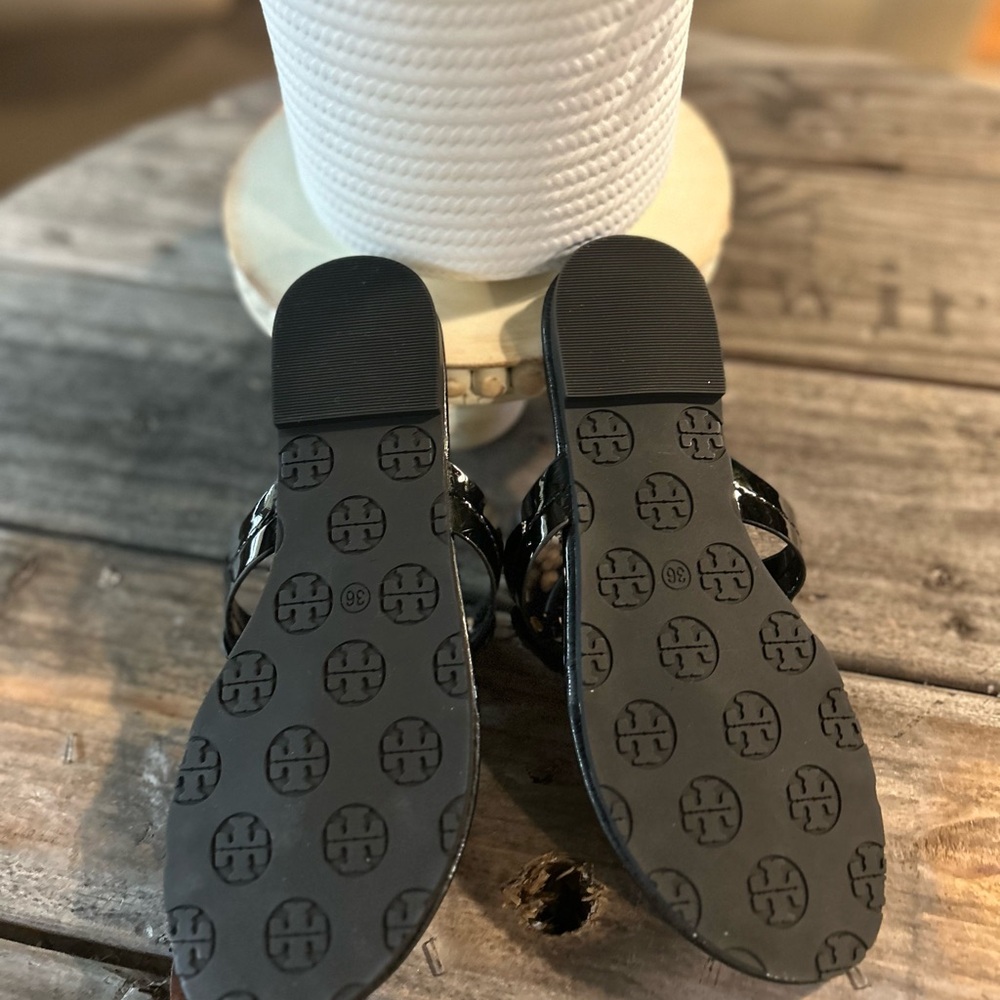 Stylish Black Women's Sandals - Picture 4 of 4
